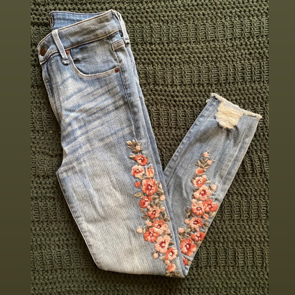 Abercombie & Fitch, size 25s, High rise ankle embroidered jeans